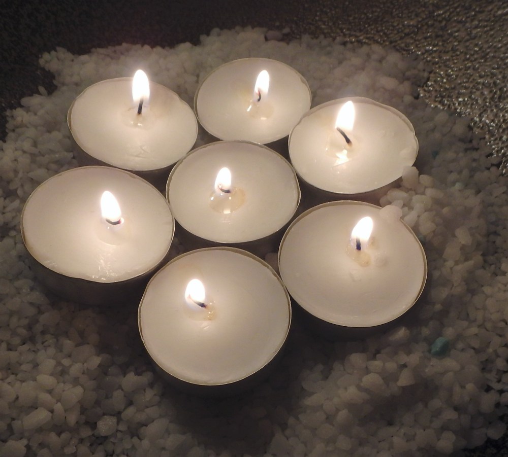 Sel et chandelles allumées